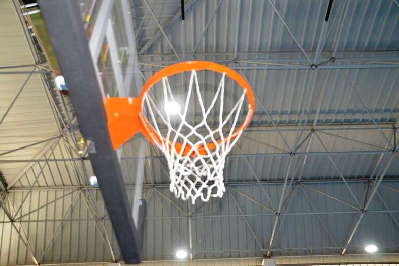 Canasta de baloncesto/TA.